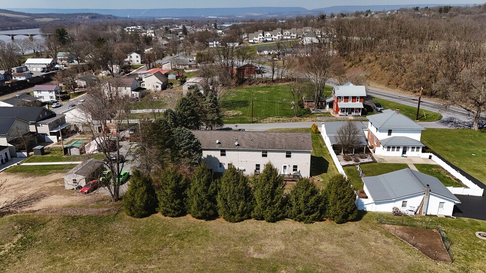 Fully Occupied Multi-Unit Property portefeuille de 2 propriétés à vendre sur LoopNet.ca - Photo du bâtiment - Image 3 de 36