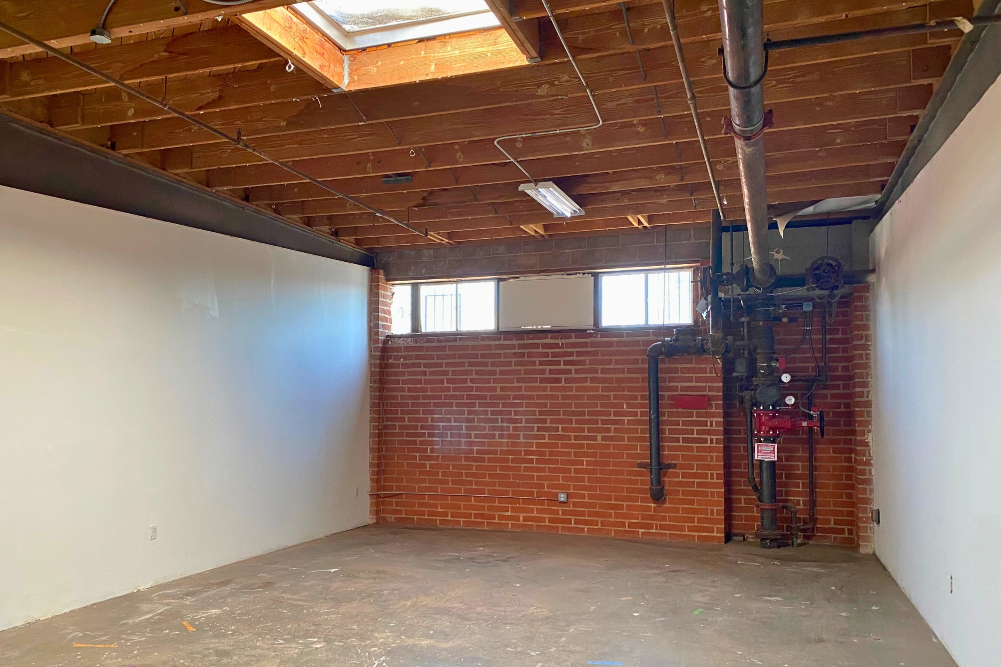3221 S Hill St, Los Angeles, CA for lease Interior Photo- Image 1 of 2