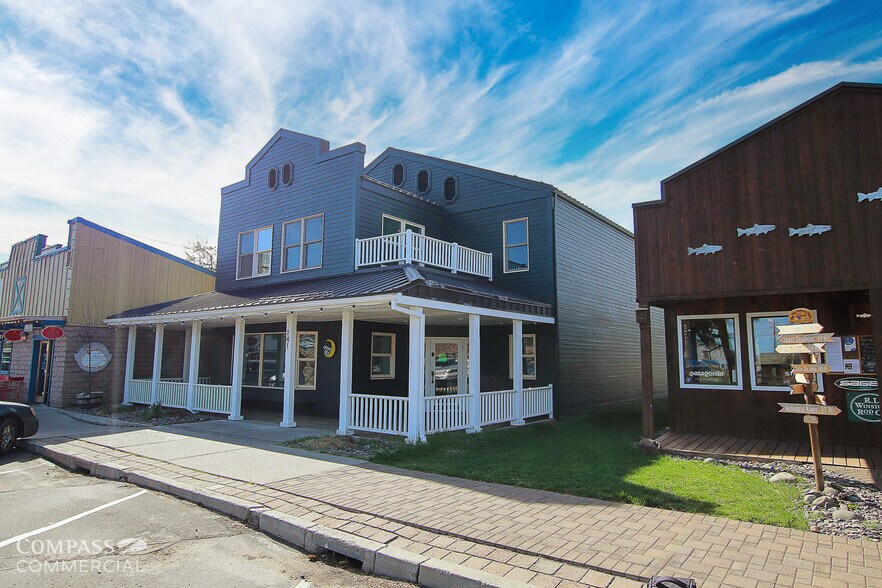 141 W Main Ave, Sisters, OR à louer - Photo du bâtiment - Image 2 de 10