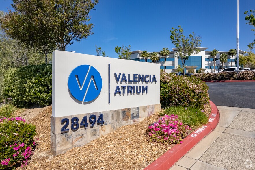 28494 westinghouse Pl, Valencia, CA à louer - Photo du bâtiment - Image 2 de 21