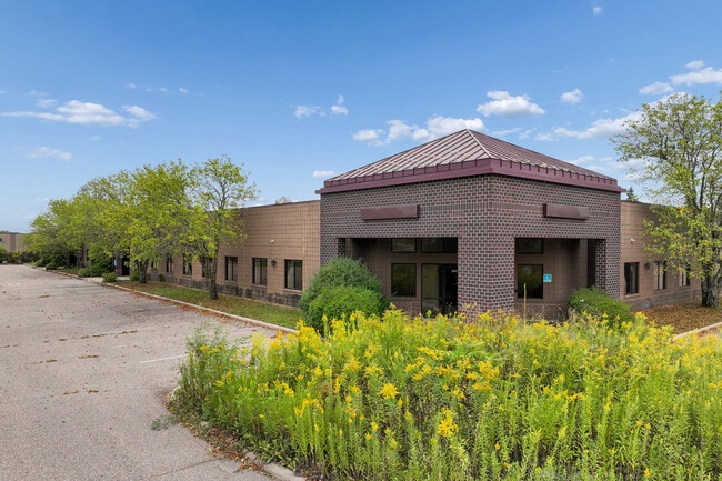 Plus de détails pour 343 E 82nd St, Chaska, MN - Industriel à vendre