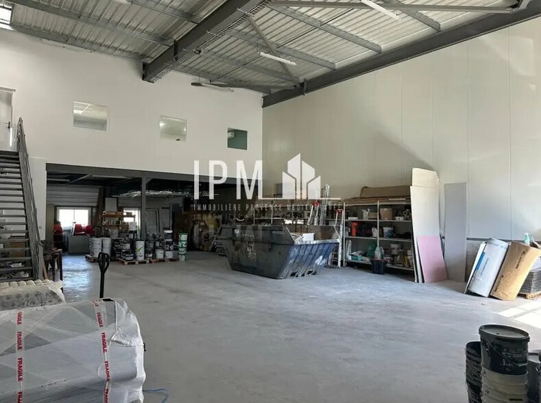 Flex dans Aubagne à louer - Photo du bâtiment - Image 1 de 6
