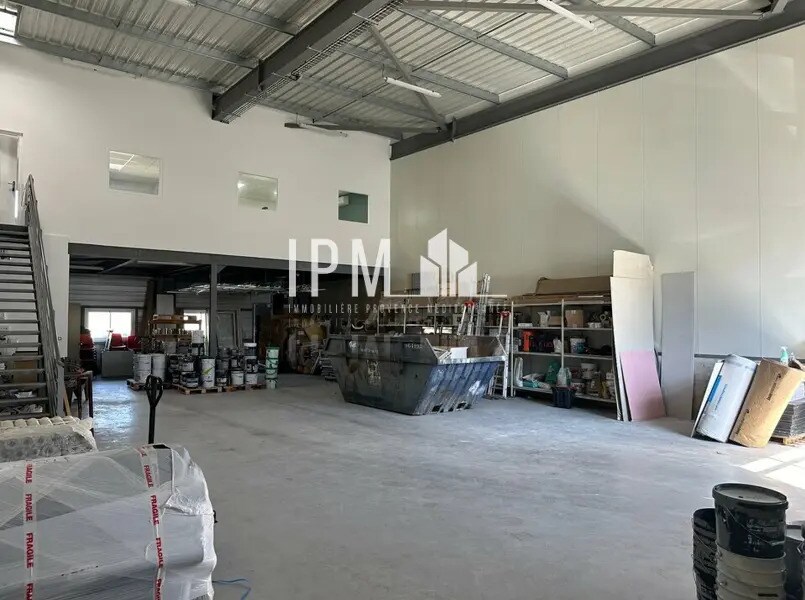 Flex in Aubagne for lease Interior Photo- Image 1 of 7