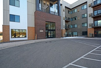 1081 SW Fourth St, Forest Lake, MN à louer Photo intérieure- Image 2 de 36