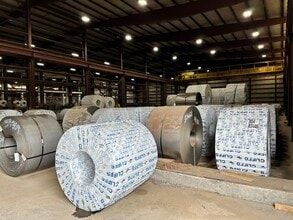 5443 W 70th Pl, Bedford Park, IL for sale Interior Photo- Image 1 of 6