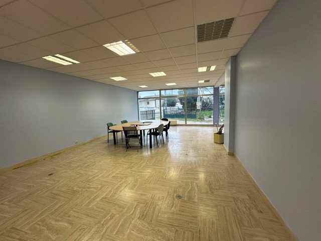 Retail in Dijon for lease - Interior Photo - Image 1 of 8