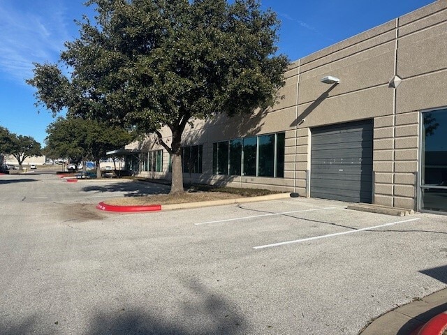 3201 Industrial Ter, Austin, TX for lease - Building Photo - Image 2 of 4
