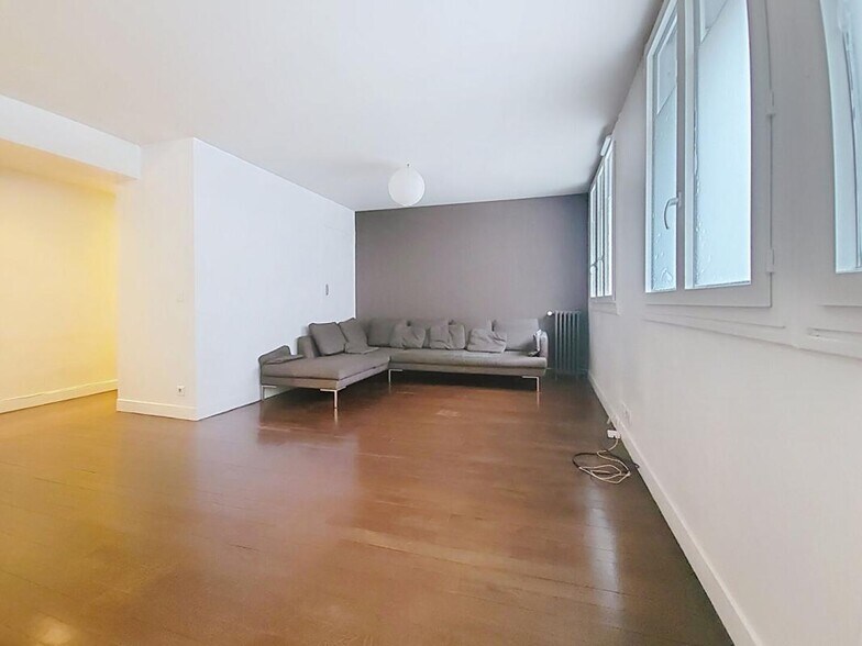 Multifamily in Paris for sale - Interior Photo - Image 3 of 4
