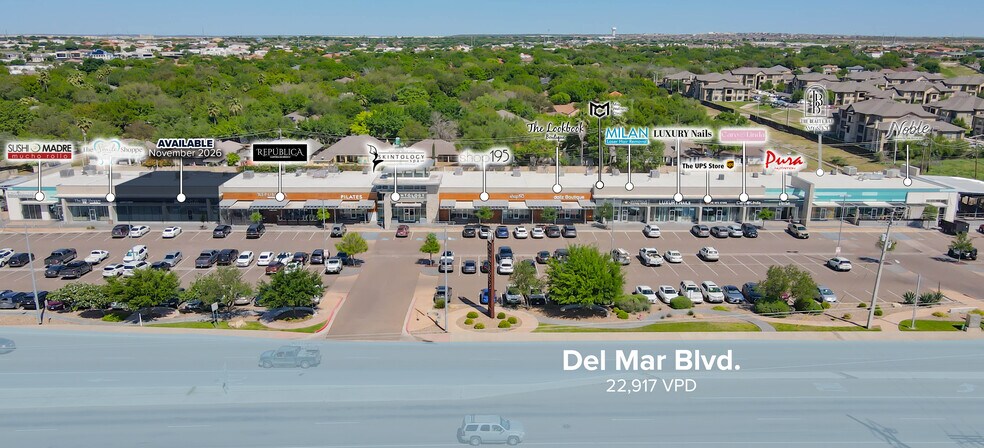 E Del Mar Blvd, Laredo, TX à louer - Photo du bâtiment - Image 2 de 11