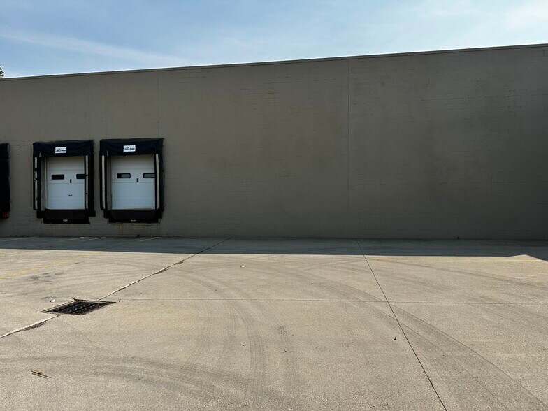 22101 Aurora Rd, Bedford Heights, OH for lease - Building Photo - Image 2 of 4