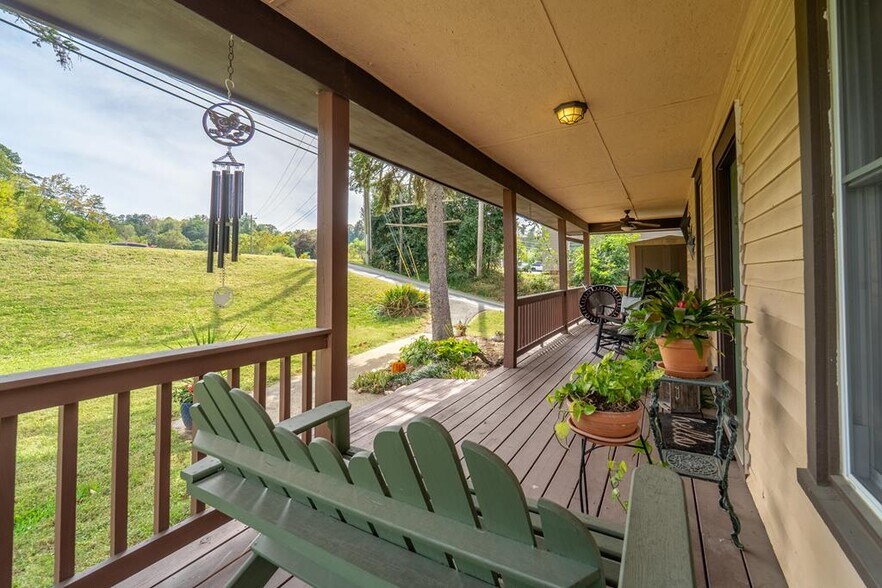 3074 Old Cullowhee Rd, Cullowhee, NC à vendre - Photo du bâtiment - Image 2 de 45