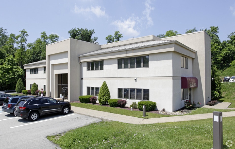4731 Route 30, Greensburg, PA for lease - Primary Photo - Image 1 of 28