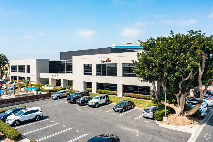 19701 Hamilton Ave, Torrance, CA for lease - Building Photo - Image 1 of 17