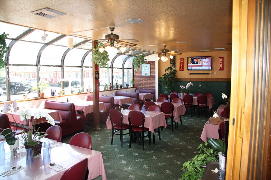 325 NW 2nd St, Corvallis, OR à vendre - Photo intérieure - Image 3 de 4