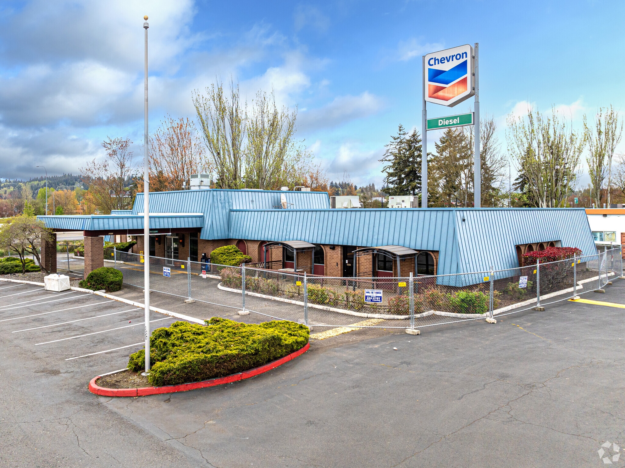 Former Johnny's & Starbucks portfolio of 2 properties for sale on LoopNet.ca Primary Photo- Image 1 of 3