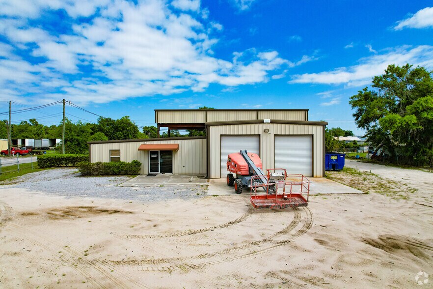 210 Complex Dr, Lakeland, FL à louer - Photo du bâtiment - Image 3 de 9