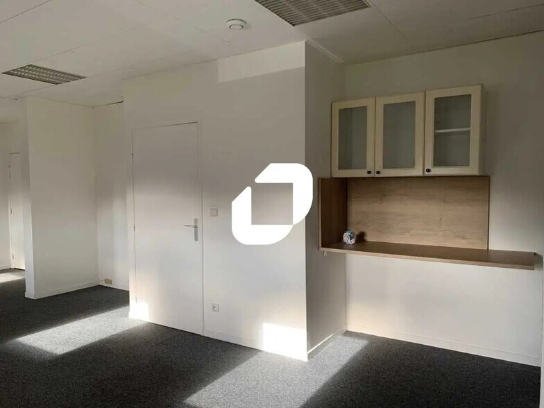 Bureau dans Saint-Germain-en-Laye à louer - Photo intérieure - Image 3 de 9