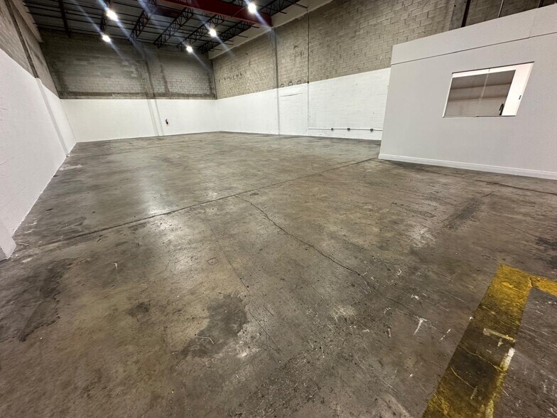 1700-1744 NW 82nd Ave, Doral, FL à louer - Photo du bâtiment - Image 2 de 7