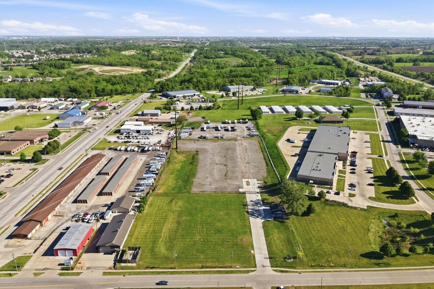 5614 NE 12th Ave, Pleasant Hill, IA for lease - Primary Photo - Image 1 of 2