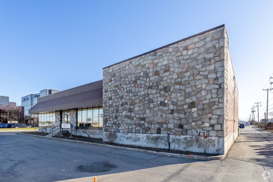 6830-6848 Ch de la Côte-de-Liesse, Montréal, QC for lease - Building Photo - Image 2 of 3