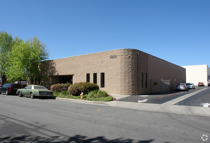 18291 Enterprise Ln, Huntington Beach, CA for lease - Primary Photo - Image 1 of 3