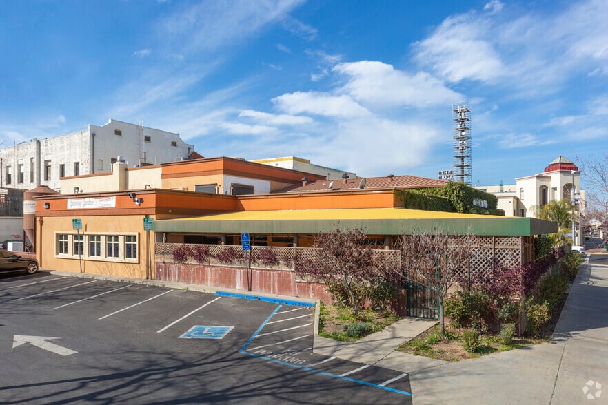 560 W 18th St, Merced, CA for lease - Building Photo - Image 1 of 11