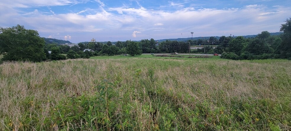 286 Poplar Fork Rd, Hurricane, WV à vendre - Photo du bâtiment - Image 1 de 5