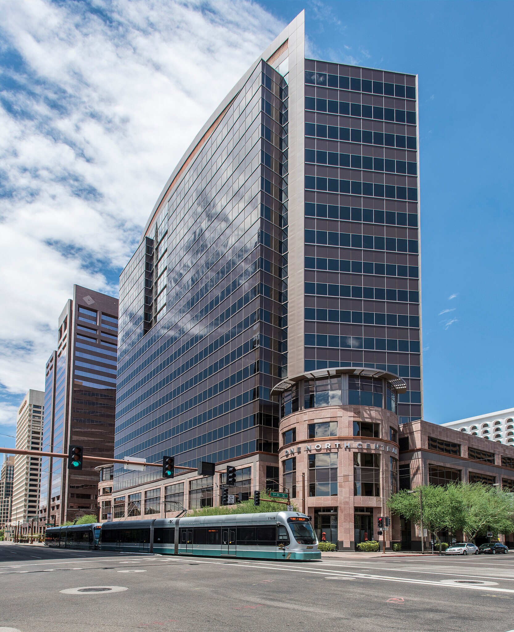 1 N Central Ave, Phoenix, AZ à louer Photo du bâtiment- Image 1 de 14