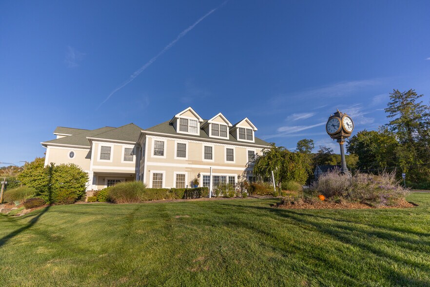 The Pointe at Sparta, NJ portefeuille de 2 propriétés à vendre sur LoopNet.ca - Photo du bâtiment - Image 2 de 24
