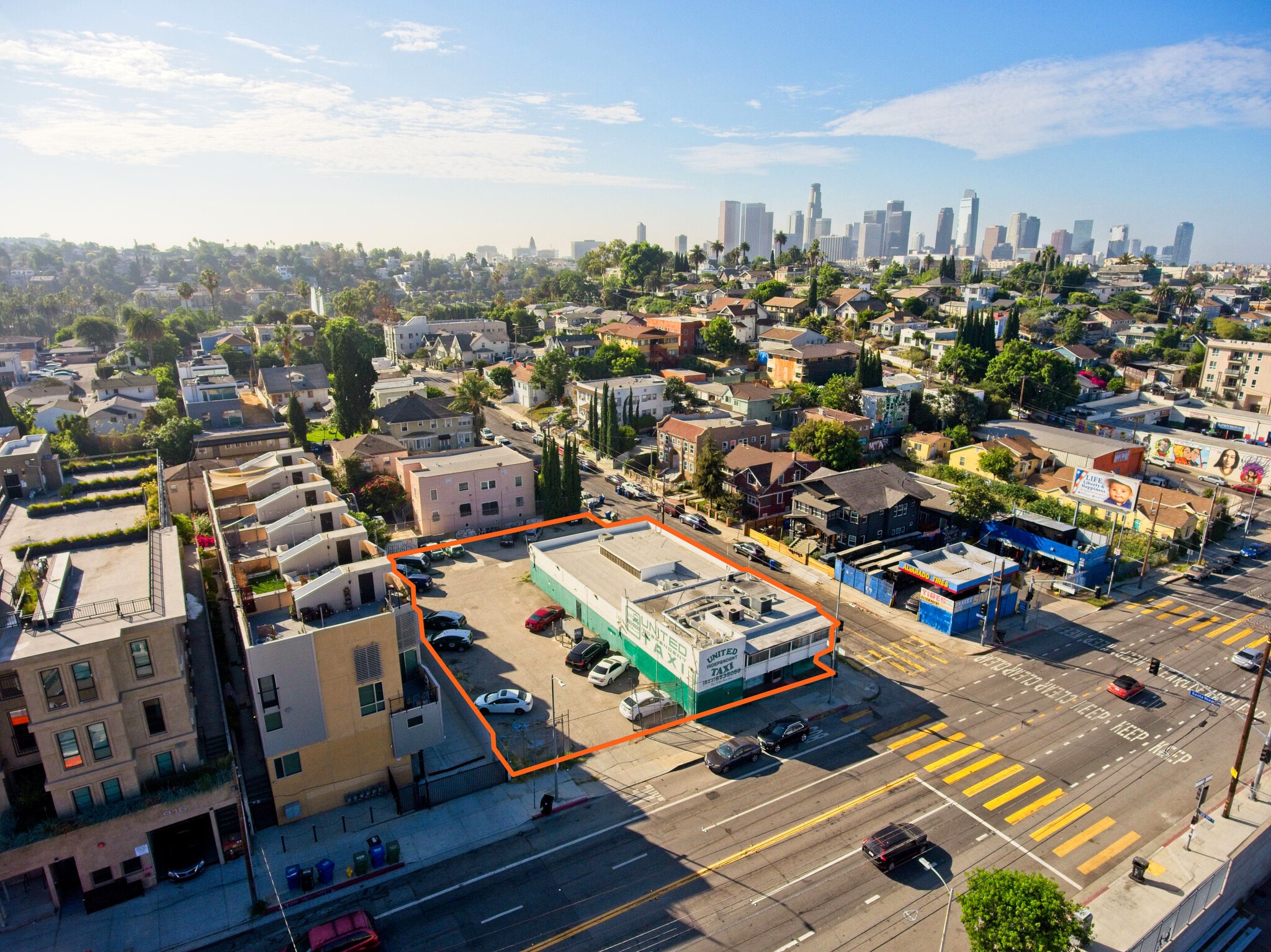 906 N Alvarado St, Los Angeles, CA for lease Primary Photo- Image 1 of 16