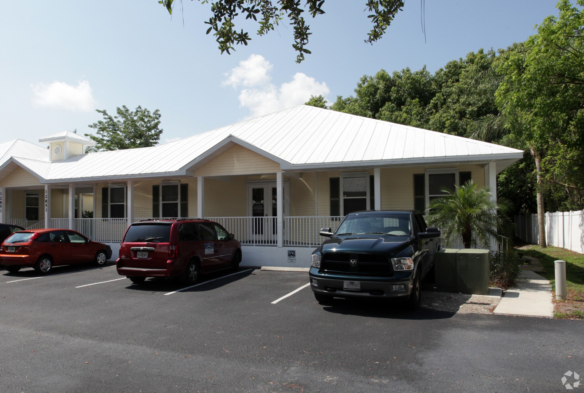 12851-12853 Banyan Creek Dr, Fort Myers, FL à louer Photo principale- Image 1 de 25