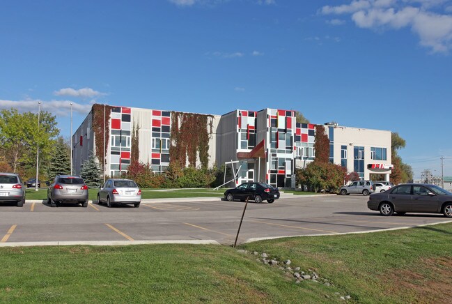 Plus de détails pour 250 Water St, Whitby, ON - Bureau à louer