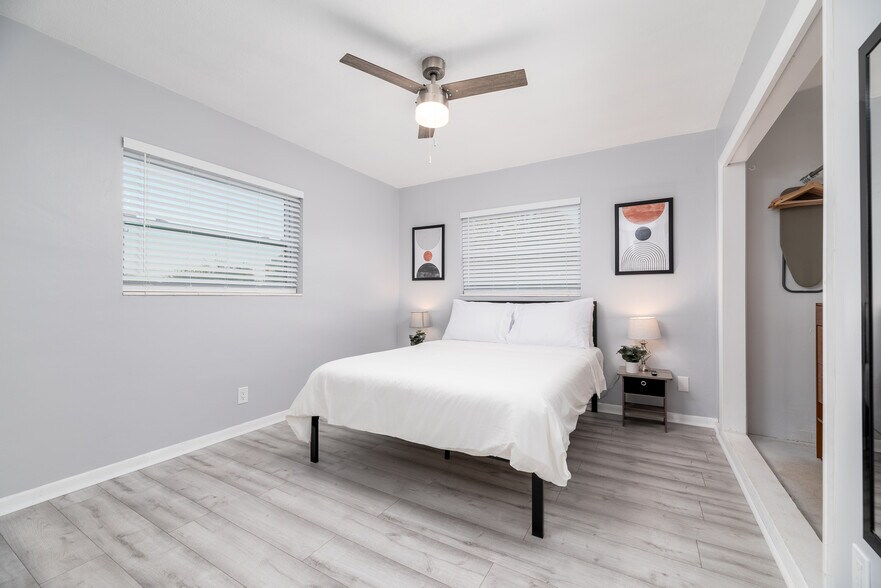 820 NE 21st Dr, Wilton Manors, FL à vendre - Photo du bâtiment - Image 3 de 54