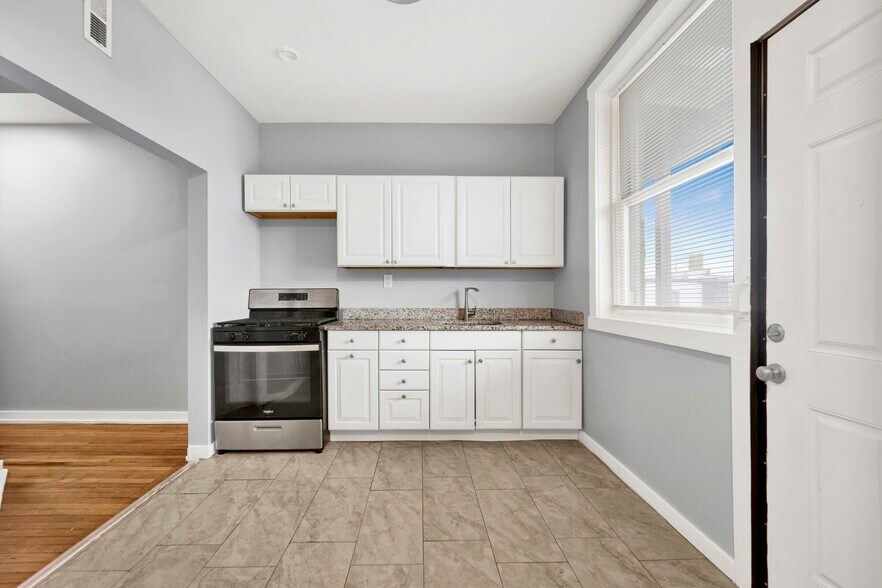 6750 S Merrill Ave, Chicago, IL à vendre - Photo intérieure - Image 3 de 9