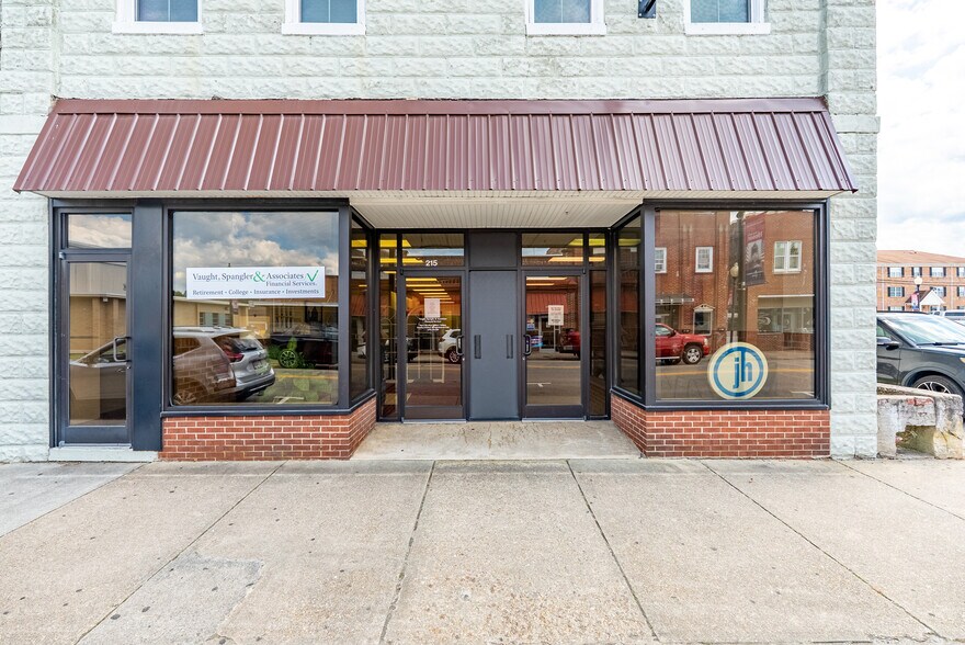 215 S Main St, Blackstone, VA à vendre - Photo du bâtiment - Image 1 de 32