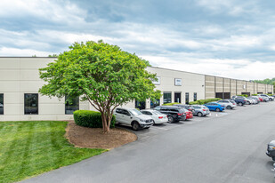 801 Pressley Road - Services immobiliers commerciaux