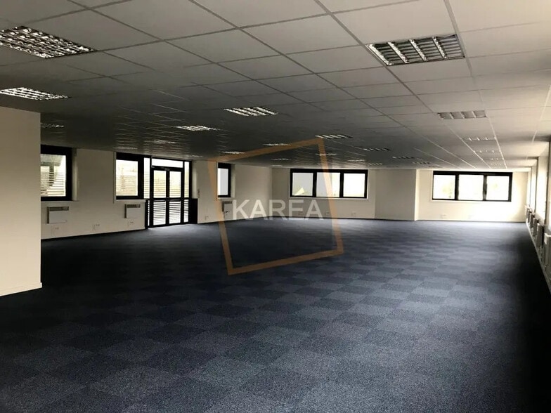 Office in Lognes for lease - Interior Photo - Image 3 of 5