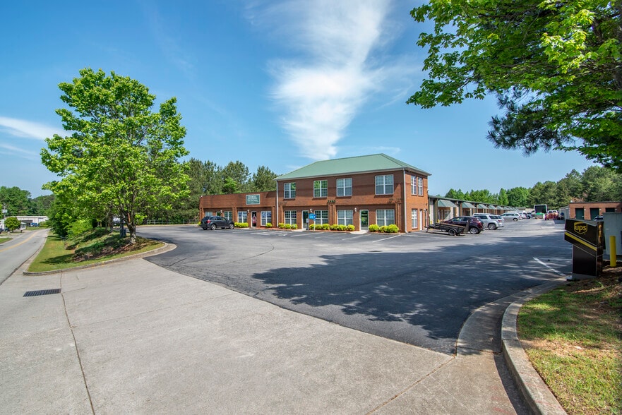 2445 Hilton Dr, Gainesville, GA for lease - Building Photo - Image 2 of 6