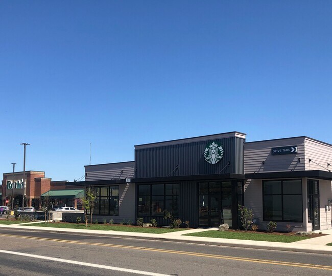 Plus de détails pour 806 N 1st St, Silverton, OR - Commerce de détail à vendre