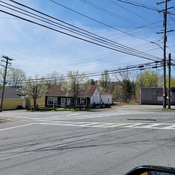 160 Kingston Ave, Wurtsboro, NY for sale - Building Photo - Image 3 of 11