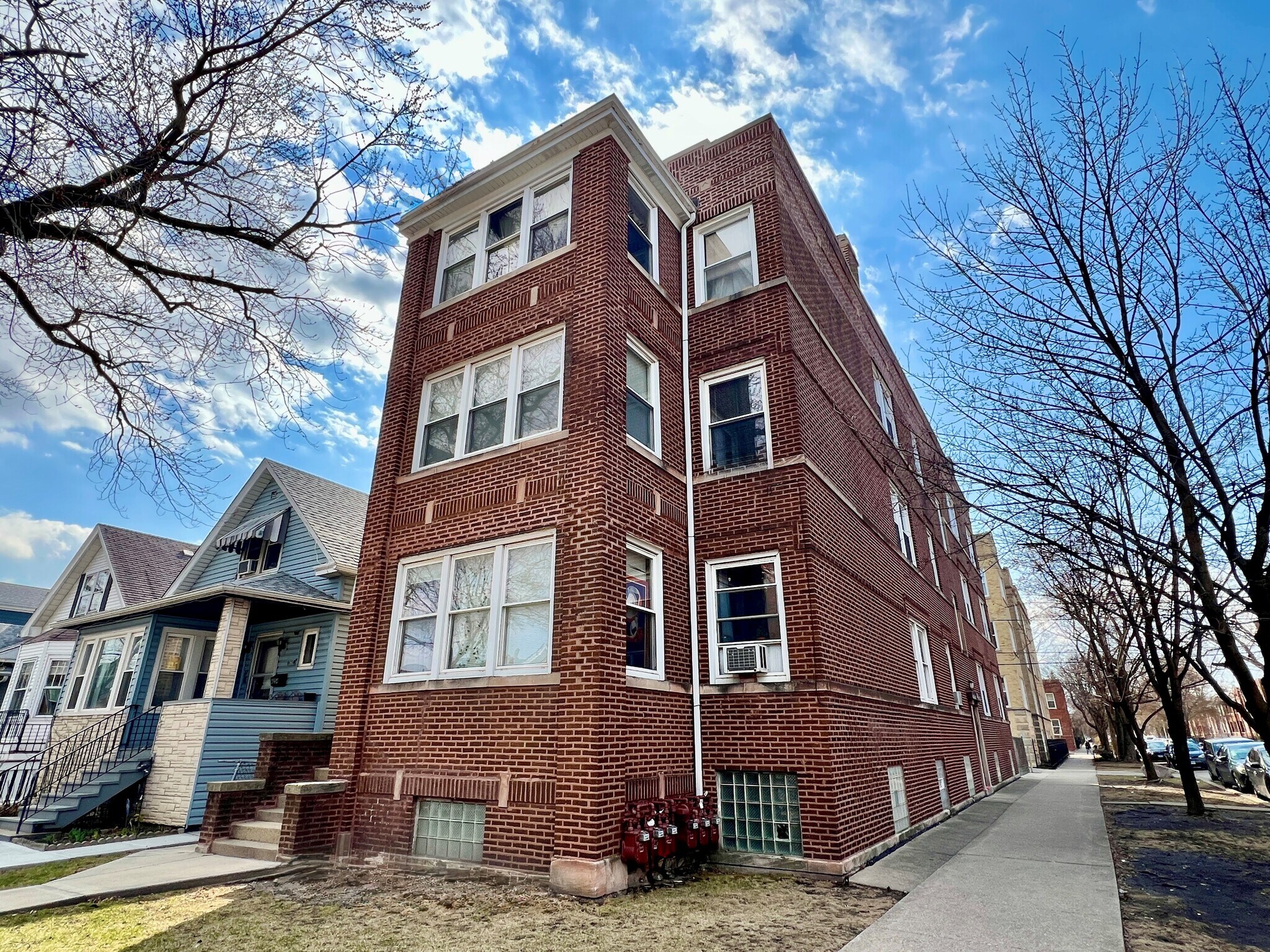 4256 N Sawyer Ave, Chicago, IL à vendre Photo du bâtiment- Image 1 de 1
