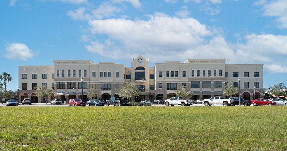 145 City Pl, Palm Coast, FL à louer - Photo du bâtiment - Image 2 de 5