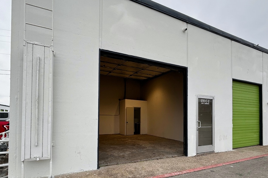 104-142 S Collins St, Arlington, TX for lease - Building Photo - Image 2 of 3