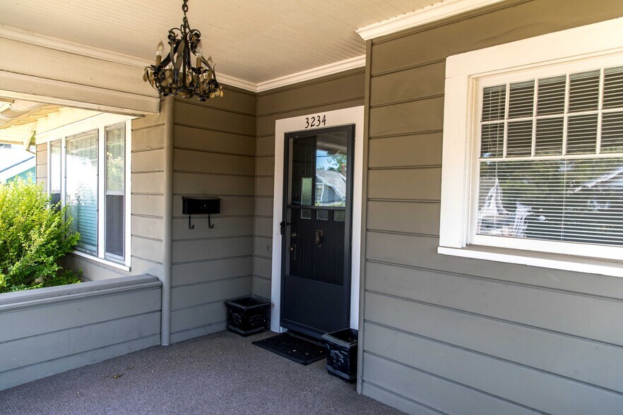 3234 SE Cesar Chavez Blvd, Portland, OR à vendre - Photo du bâtiment - Image 2 de 16