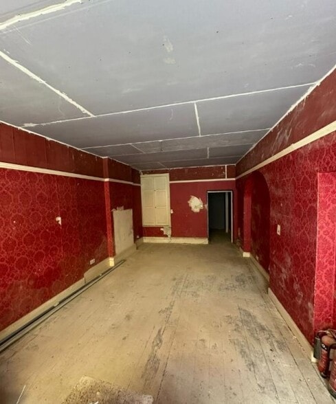 63 West St, Dorking for lease - Interior Photo - Image 2 of 3