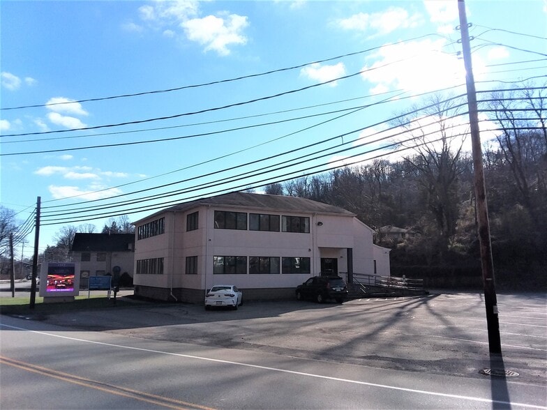 1717 Babcock Blvd, Pittsburgh, PA for lease - Building Photo - Image 3 of 4