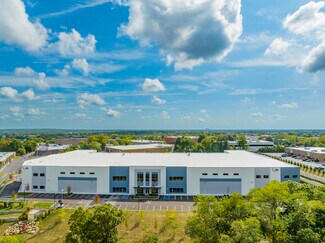 Plus de détails pour 88 Parkway Dr S, Hauppauge, NY - Industriel à louer