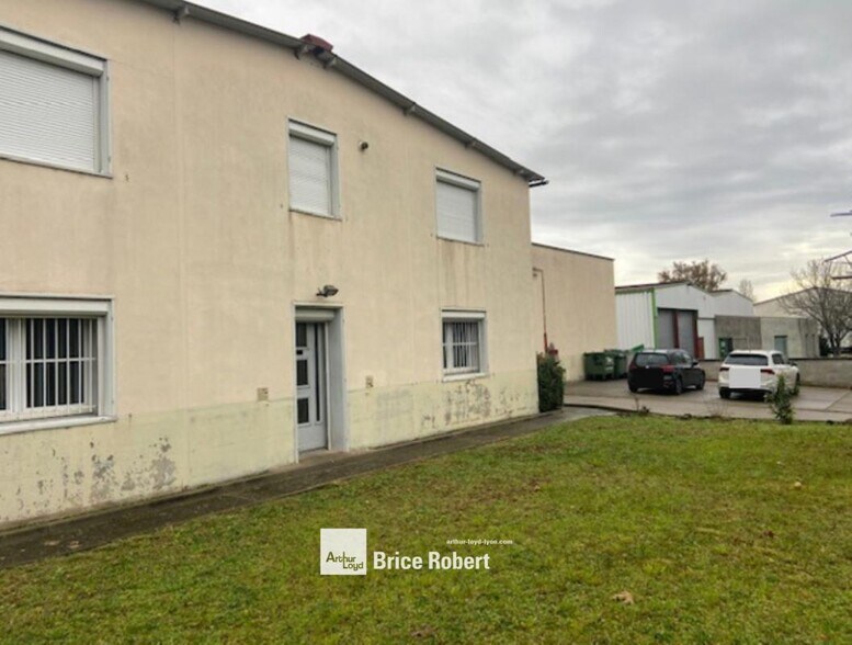 Flex dans Saint Laurent De Mure à louer - Photo du bâtiment - Image 2 de 5
