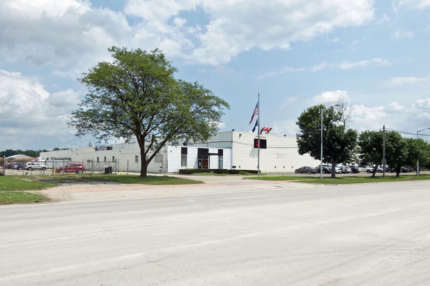 2727 S Beech Daly Rd, Dearborn Heights, MI for sale Primary Photo- Image 1 of 69