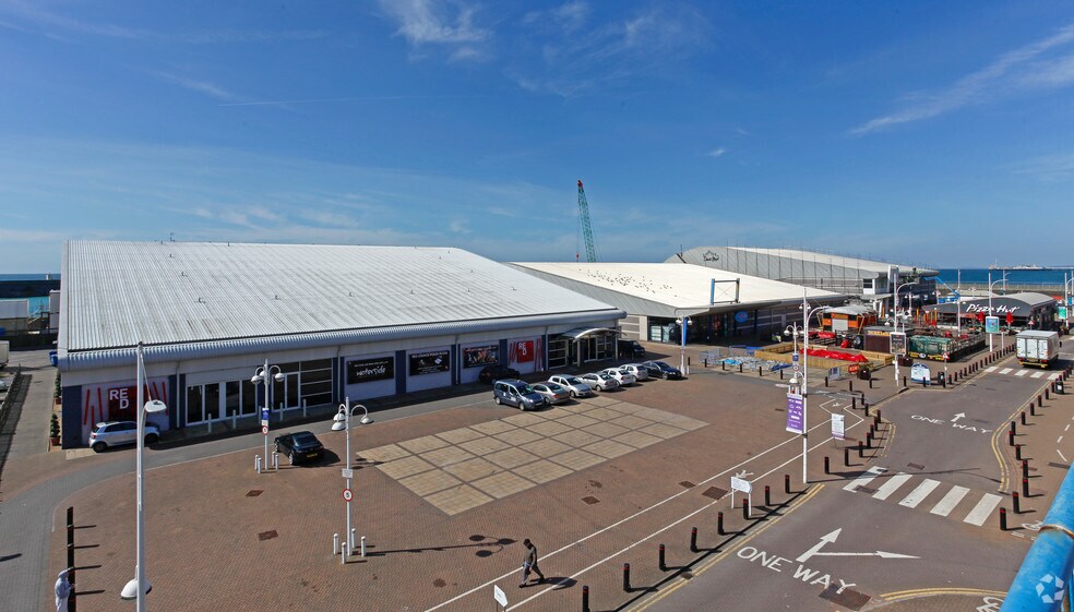 Marina Way, Brighton à louer - Photo du bâtiment - Image 2 de 3
